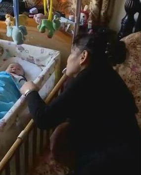 社会生活纪录片《中国老漂族：大城市中努力的祖父母 Asia.Insight.2017.China》下载-零三纪录片资源网