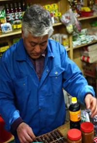 社会生活纪录片《李掌柜和他的副食店 李掌柜和他的副食店》下载-零三纪录片资源网