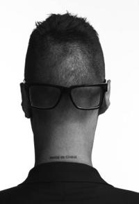 社会生活纪录片《温国兴—中国制造 Gok Wan Made in China》下载-零三纪录片资源网