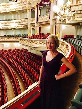 历史,艺术纪录片《露西·沃斯利之歌剧之夜 Lucy Worsley's Nights at the Opera》下载-零三纪录片资源网